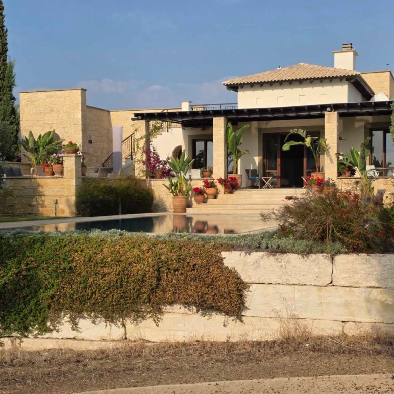 Paphos Property Luxury Three Bedroom Villa in Golf Resort