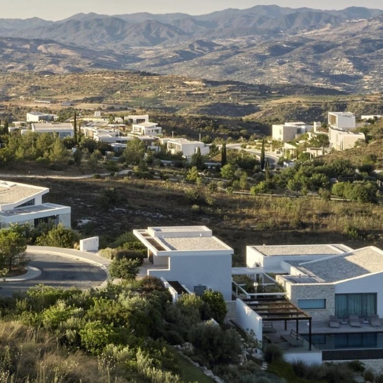 Paphos Property Luxury Four Bedroom Villa in Golf Resort