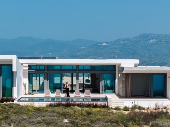 Paphos Property Luxury Four Bedroom Villa in Golf Resort